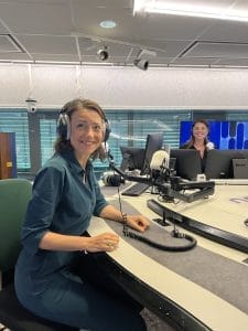 Lees meer over het artikel Hoe kom je met je boek op NPO 1? (en wat dat met zelfvertrouwen te maken heeft)